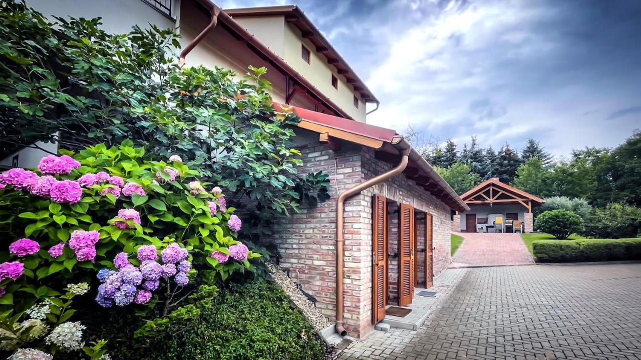 Ozkut Apartmanhaz Olmod Exteriör bild